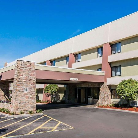 Quality Inn & Suites Warren - Detroit Exterior photo