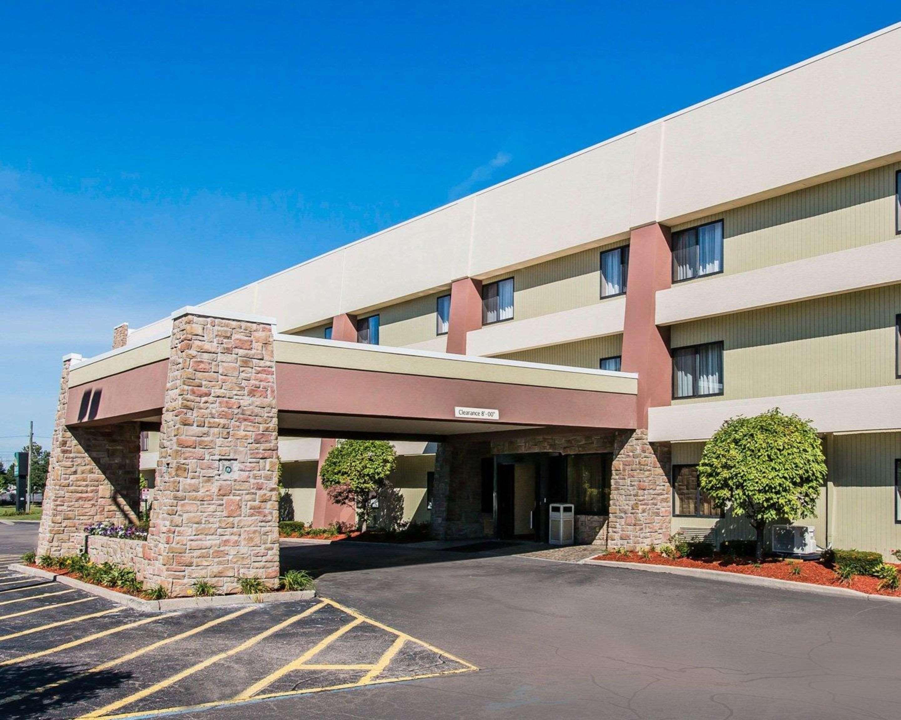 Quality Inn & Suites Warren - Detroit Exterior photo