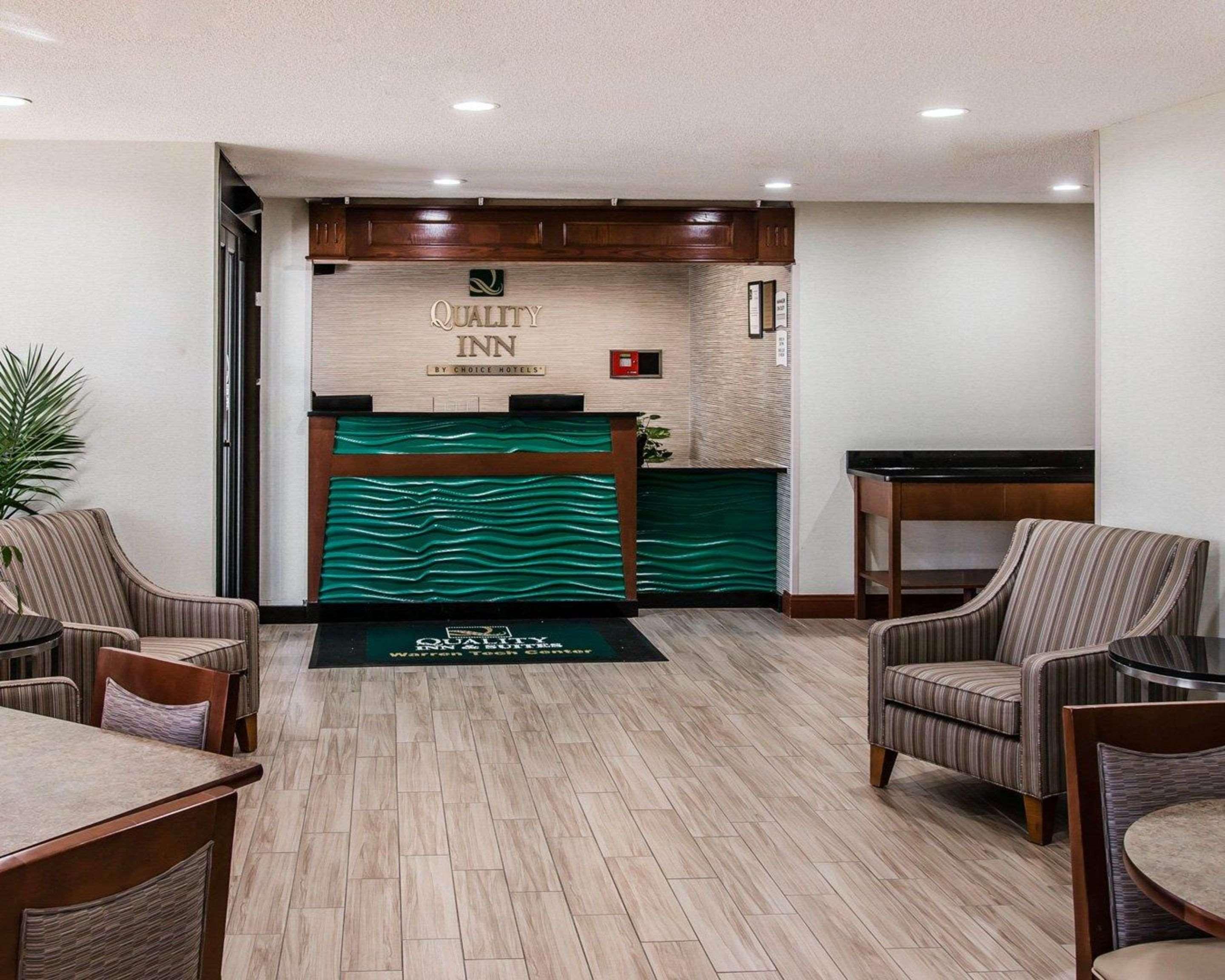 Quality Inn & Suites Warren - Detroit Exterior photo