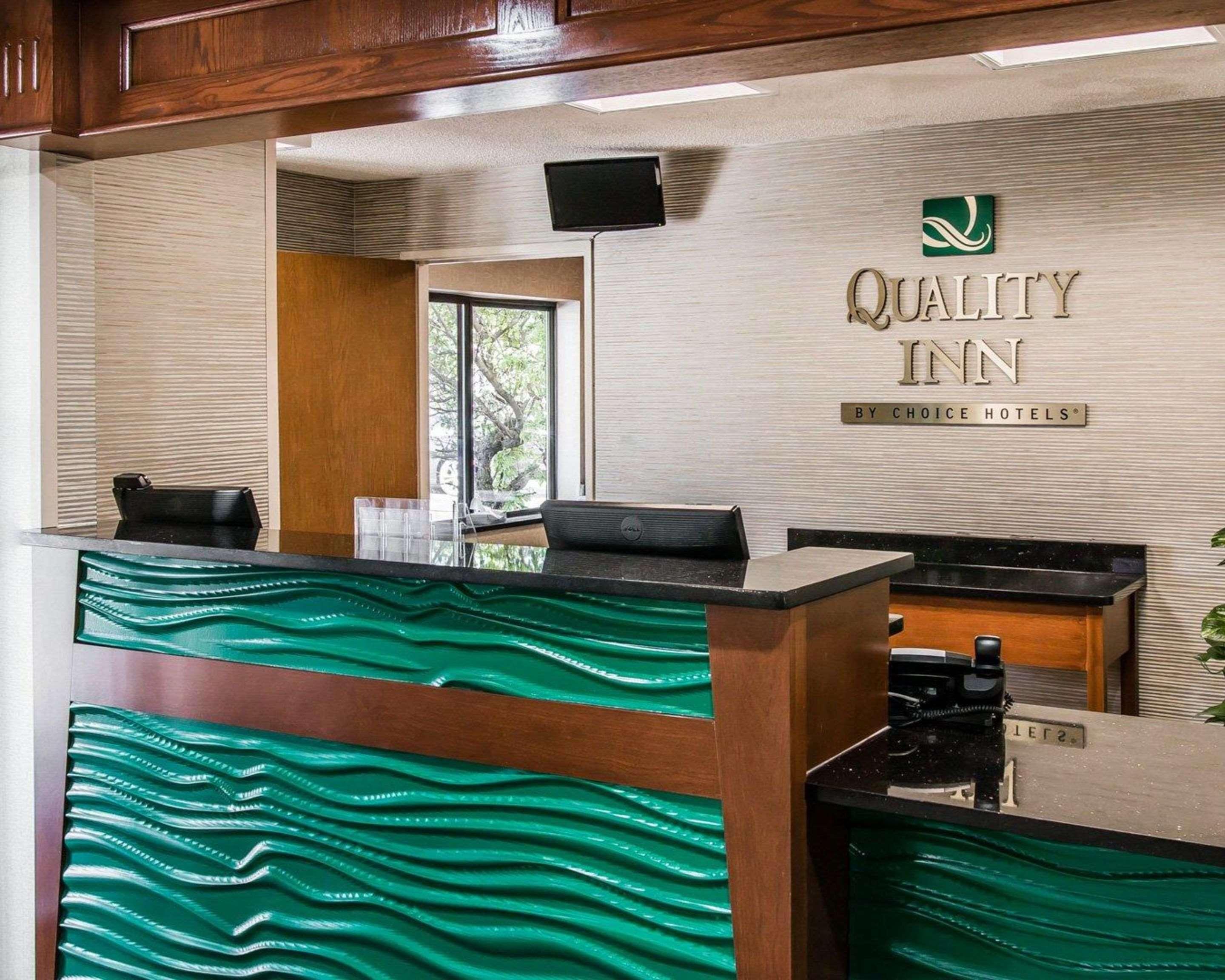 Quality Inn & Suites Warren - Detroit Exterior photo