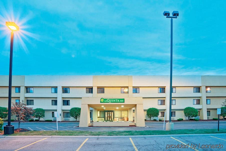 Quality Inn & Suites Warren - Detroit Exterior photo