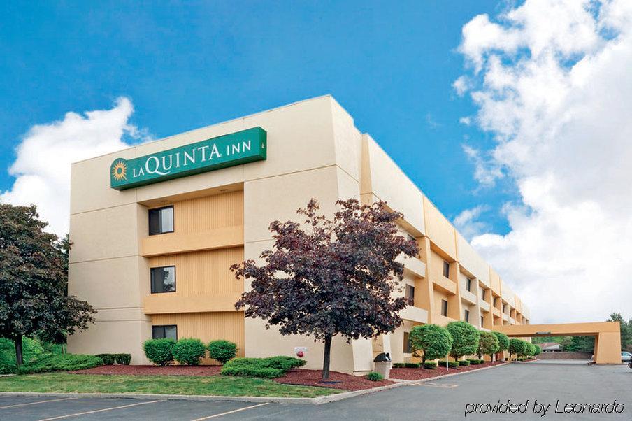 Quality Inn & Suites Warren - Detroit Exterior photo