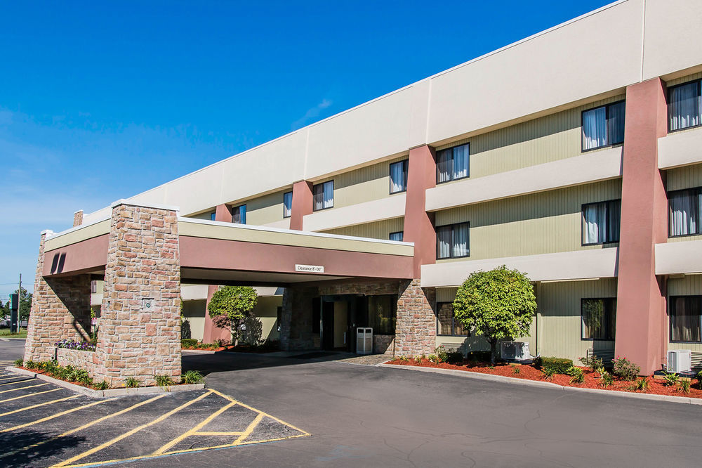 Quality Inn & Suites Warren - Detroit Exterior photo