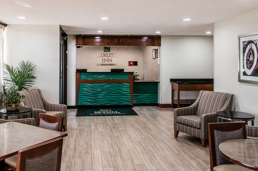 Quality Inn & Suites Warren - Detroit Exterior photo