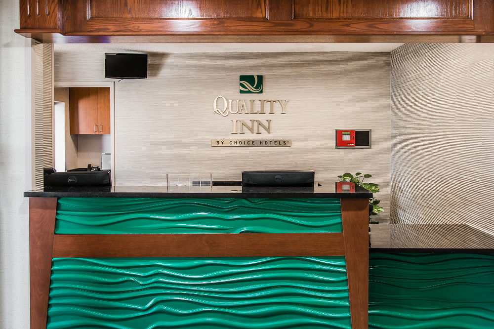 Quality Inn & Suites Warren - Detroit Exterior photo