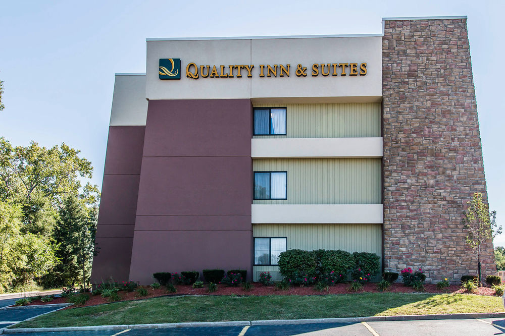 Quality Inn & Suites Warren - Detroit Exterior photo